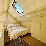 Maison Arcachon: Proche Centre, Plage Et Parc. Terrasse Ensoleillee, 2 Mezzanines, Animaux Acceptes. - Fr-1-433-101